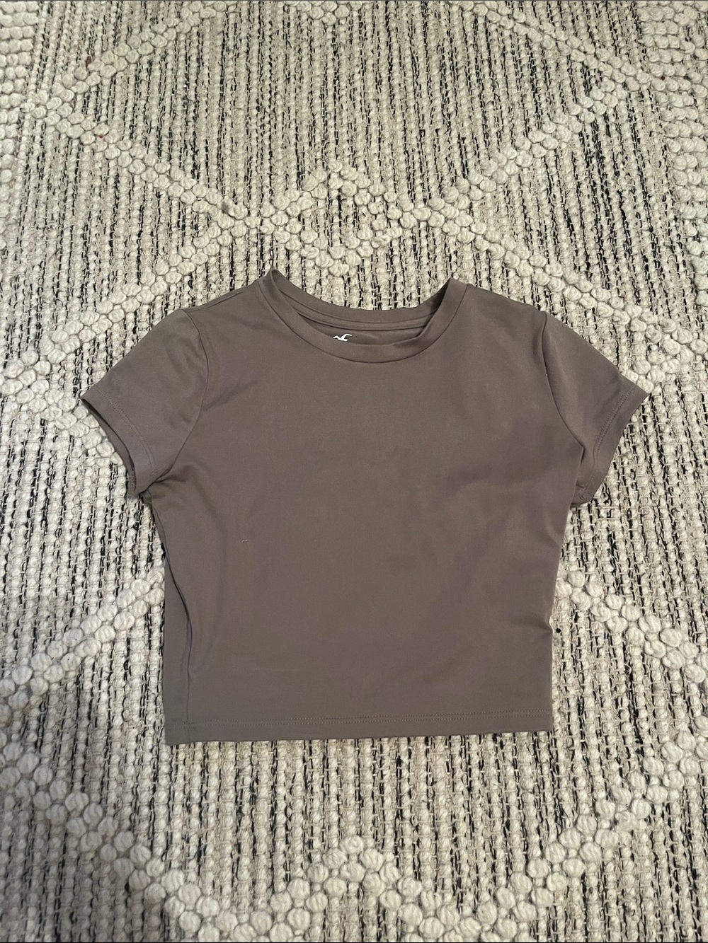Hollister Women’s Short Sleeve Crop Tee in Charcoal Gray.